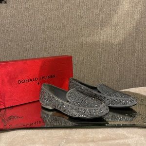 Donald Pliner Storm Kidsuede Loafers. With beautiful embellishments!